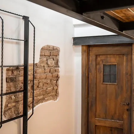 Domus Castle Colosseum - Rione Monti Apartment *